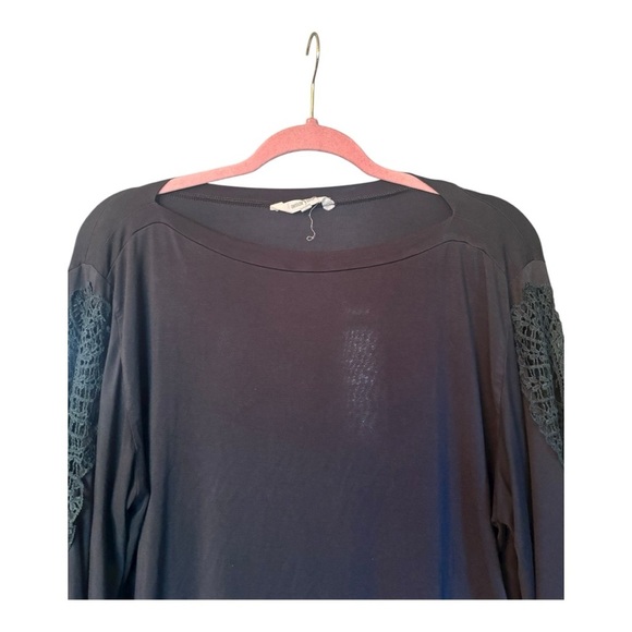 Amaryllis Navy Blouse Size Medium (M) - Picture 4 of 5